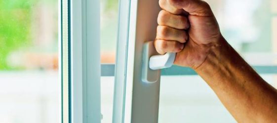 Tingkap plastik tidak akan ditutup