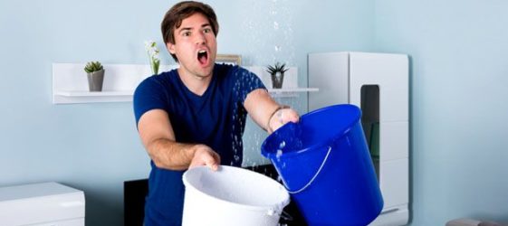 Inundat de vecinii de sus: ce să facem