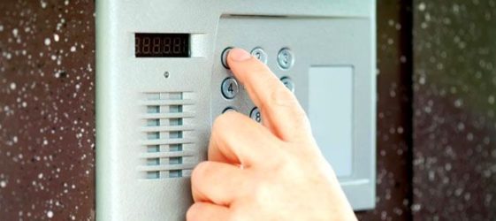 Cách mở hệ thống liên lạc nội bộ mà không cần chìa khóa