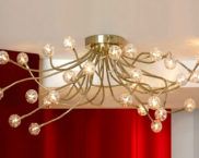 Come appendere un lampadario a un soffitto teso