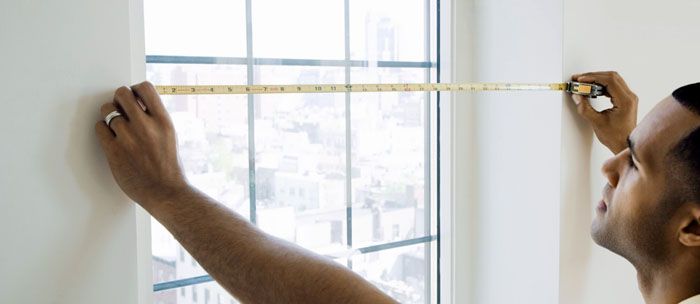 Selempang hendaklah terletak di tengah bukaan