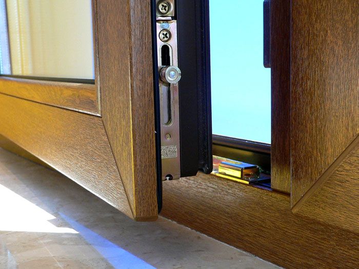 Keketatan selempang ke bingkai mungkin berbeza