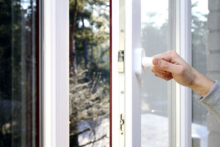 Kehadiran lubang penyesuaian menunjukkan kemungkinan mengubah tahap pengapit selempang