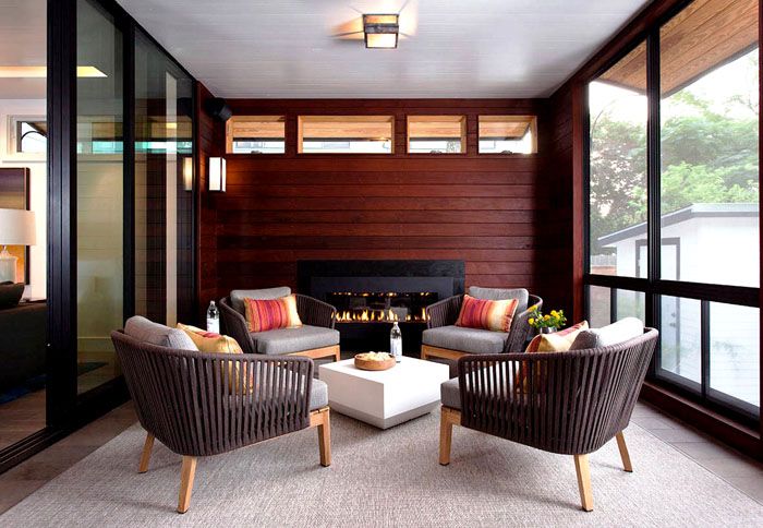 Снимка на интериора на верандата в частна къща с PVC стъклопакет