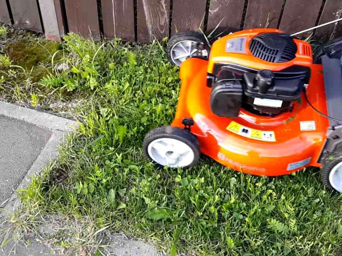 Aucun défaut trouvé dans la tondeuse à gazon Husqvarnalb 155S