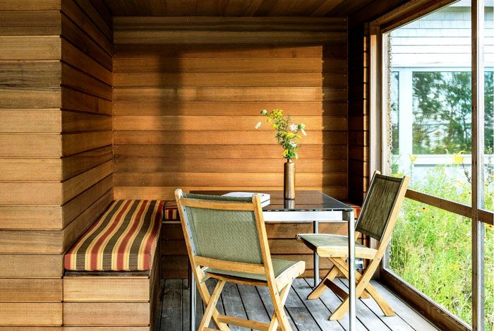 Декорация на стена с естествено дърво