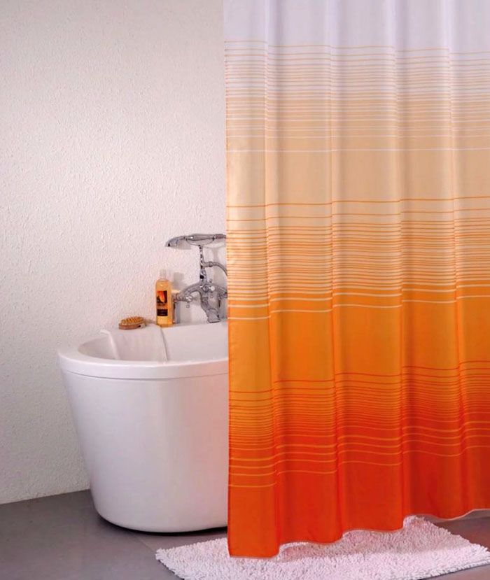 Baignoire recouverte d'un beau rideau