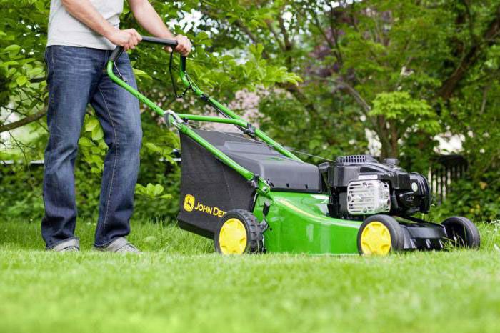 Les tondeuses à gazon à traction avant sont les plus maniables