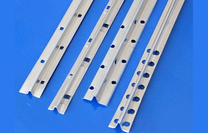 Metallführungen werden Gipsbaken genannt.