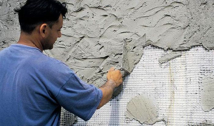 Putz verziert nicht nur die Fassade von außen, sondern schafft auch einen zuverlässigen Schutz