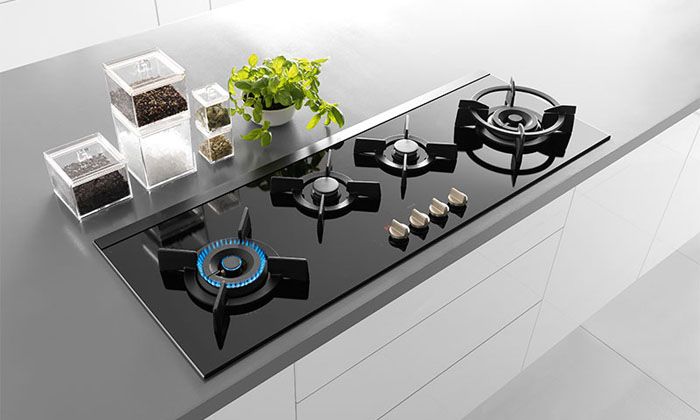 خذ اختيارك بجدية ، لأن الموقد هو المكان الرئيسي في المطبخ