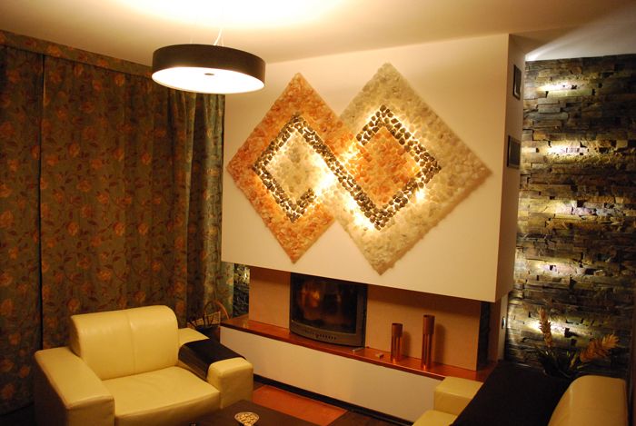 Trong số các xu hướng thời trang là các tấm trên tường làm từ muối, ion hóa không khí và giấy dán tường làm bằng vật liệu tự nhiên có khả năng hấp thụ mùi khó chịu.