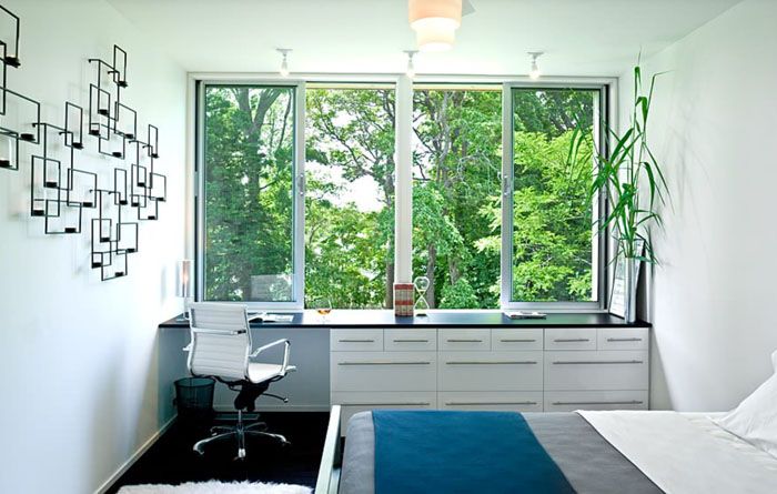 Sử dụng bệ cửa sổ làm bề mặt làm việc: chúng có thể biến thành ghế dài, giá treo hoa hoặc kệ để sách, bàn làm việc Sử dụng bệ cửa sổ làm bề mặt làm việc: chúng có thể biến thành ghế dài, giá treo hoa hoặc kệ để sách, bàn làm việc