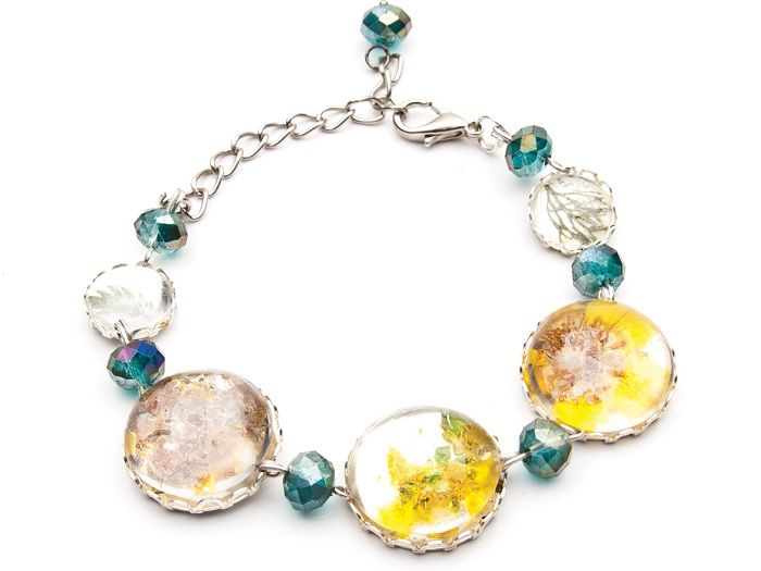 Βραχιόλι ρητίνης με διάφορα διακοσμητικά πληρωτικά