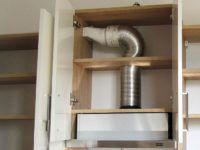 Il condotto dell'aria è chiuso dalle ante dei pensili