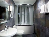 Accommodatie in een kleine badkamer