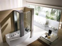 In het recreatiegebied achter een speciaal aangebrachte scheidingswand