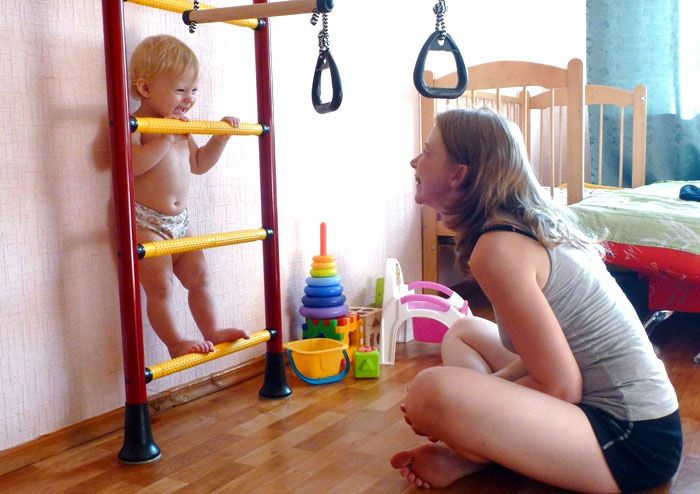 Η συνεχής παρακολούθηση του παιδιού κατά τη χρήση του αθλητικού συγκροτήματος είναι το κλειδί για την ασφαλή λειτουργία τέτοιων εγκαταστάσεων.