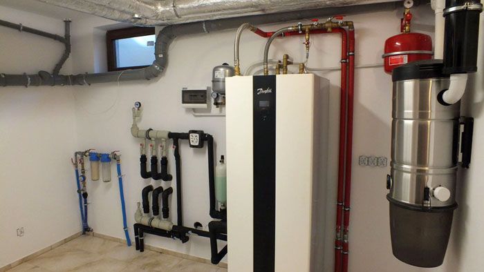 The heat pump does not take up much space, but is able to fully provide heat to a country house