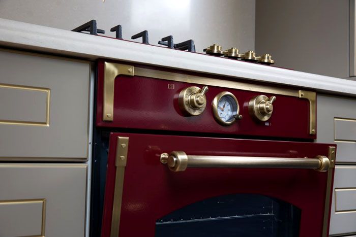 Built-in oven with dependent control system