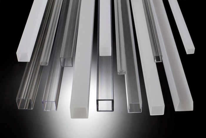 Kunststoffmodelle gibt es in verschiedenen Farben, Größen und Formen