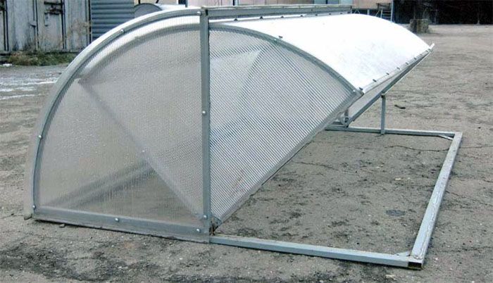 From the point of view of the cost of the structure, the Bread Box wins, because it has fewer moving parts, which means that it will cost you a little less.