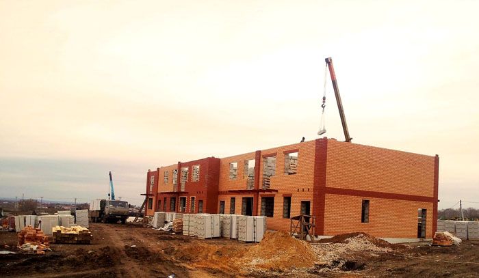 ในช่วงแรกของการก่อสร้างการซื้อจะถูกกว่า อย่างไรก็ตามสำหรับการอยู่อาศัยถาวรจำเป็นต้องสร้างเครือข่ายและการสื่อสารถนนเข้าถึงที่สมบูรณ์และโครงสร้างพื้นฐานในท้องถิ่น