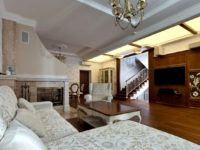 ในทาวน์เฮาส์ขนาดใหญ่บันไดจะถูกนำออกจากพื้นที่ใช้สอย