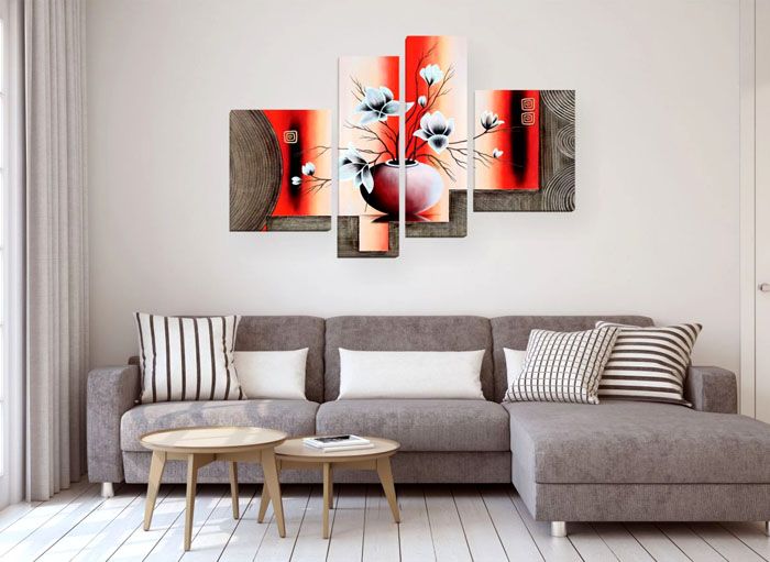 เป็นการดีที่สุดเมื่อเลือกภาพแบบแยกส่วนเพื่อทำซ้ำเฉดสีในการออกแบบห้อง สำเนียงดังกล่าวจะทำให้ภาพลักษณ์ของห้องสมบูรณ์แบบ ในภาพเน้นสีเทาเป็นหลักในขณะที่โทนสีพีชจะรีเฟรชพื้นหลังทั่วไปของห้องนั่งเล่น