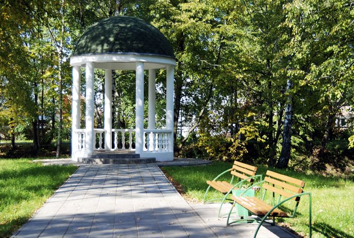 รูปทรงกลมเป็นเรื่องปกติสำหรับหอกเสาโดมและเถาหยิกดูดีที่นี่