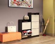 ชั้นวางรองเท้าในห้องโถง