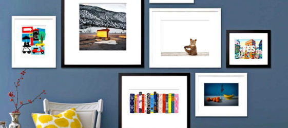 Bingkai foto di dinding