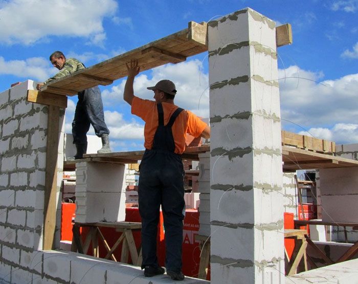 You can build a house of aerated concrete blocks with your own hands, you just need to know the features of construction using this building material