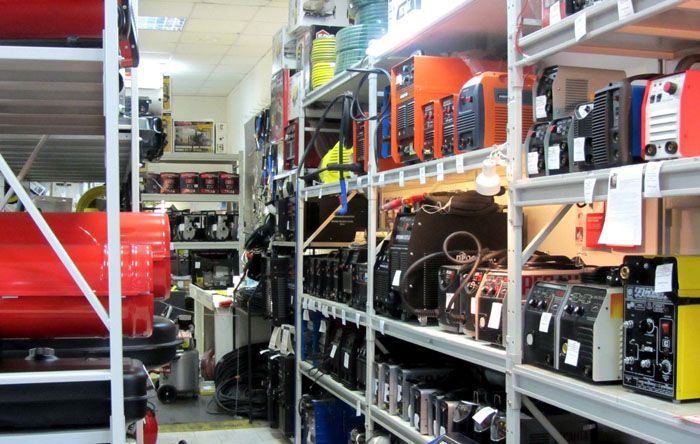 Σε εξειδικευμένα καταστήματα ηλεκτρικών ειδών, μπορείτε να επιλέξετε το σωστό μοντέλο του πιστολιού θερμότητας