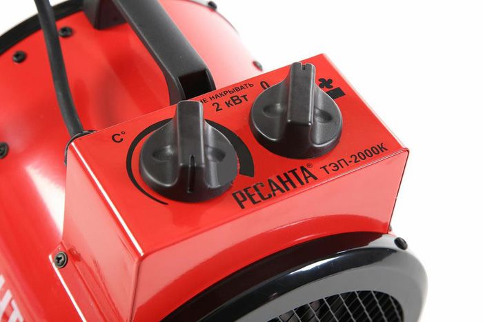 Χρησιμοποιώντας τα στοιχεία ρύθμισης, ρυθμίζονται η απαιτούμενη θερμοκρασία αέρα και ο ρυθμός ροής αέρα