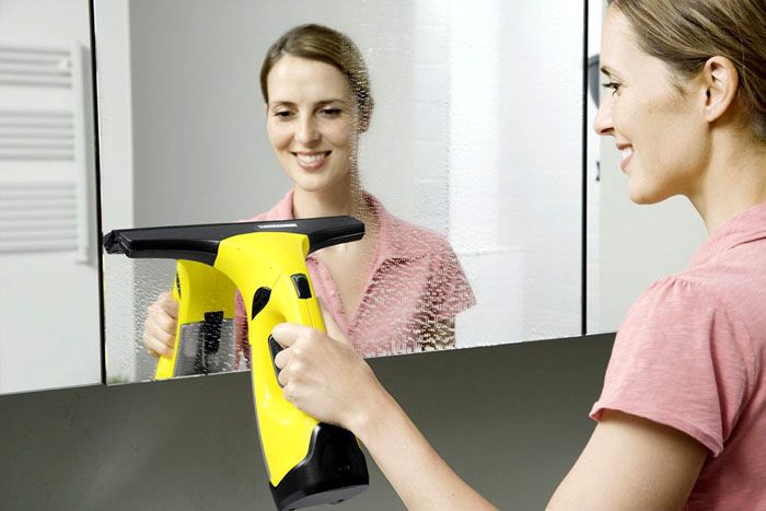 Con Karcher, puoi lavare facilmente gli specchi con un lavoro di alta qualità