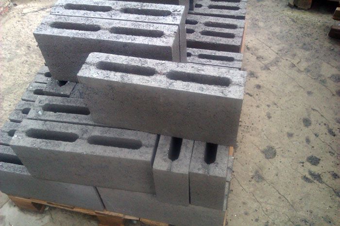 За вътрешни дялове можете да закупите блокове с нестандартни размери. Те са по-тесни, широки само 9 см