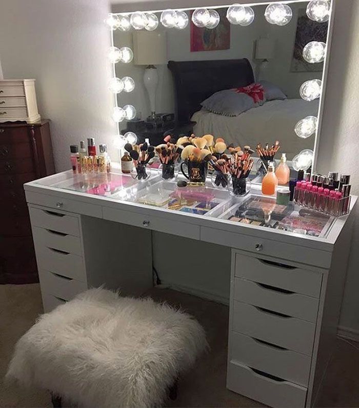 Everything you need close by: a functional illuminated vanity mirror