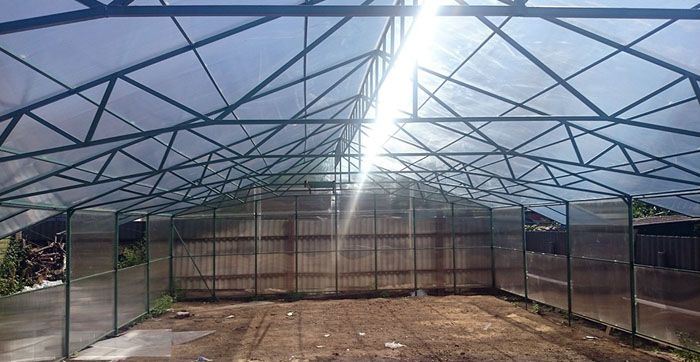 Large gable polycarbonate frame greenhouses are used for commercial agricultural activities