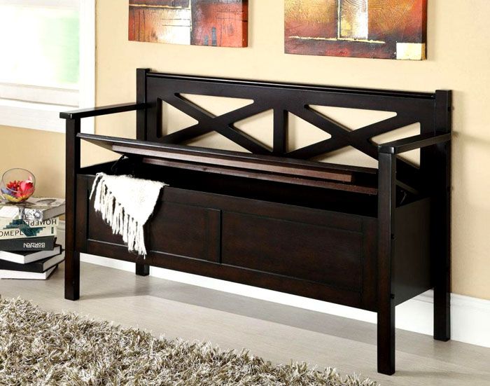 Hafif mobilyalı aydınlık bir odaya karanlık bir bank koyarsanız, battaniyeyi kendi üzerine çekerek tüm aksanları yanlış yerleştirir. Koridorun genel tonu açıksa karanlık miktarı makul sınırlar içinde olmalıdır