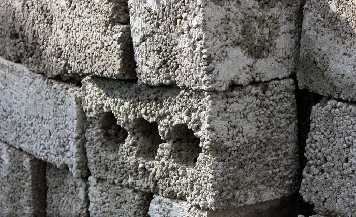 Блоковете от шлака са крехки и често се чупят, така че помислете за това като бонус за борба