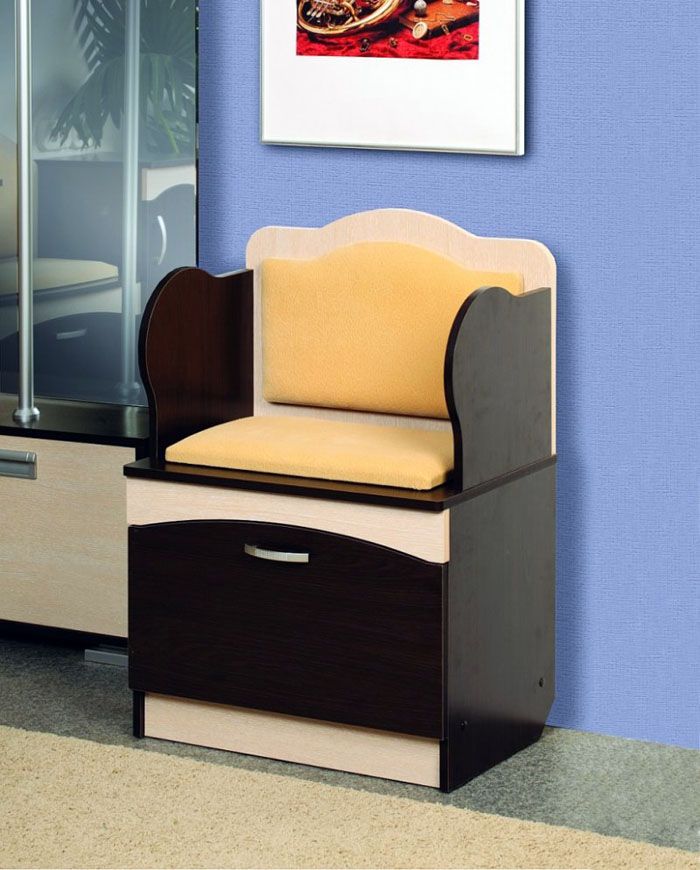 Tekli koltuk ve geniş çekmeceler - odada bolca yer bırakır