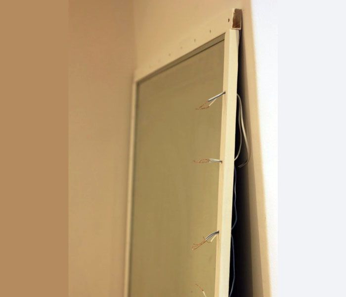 Insert 2 blue and 2 white wires into each hole