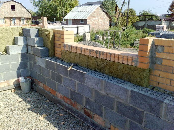 По-добре е да изолирате стените от шлакоблок отвън