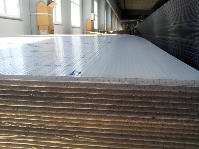 Cooperation with specialized enterprises for the production of high-quality polymer honeycomb panels helped to reduce overhead costs