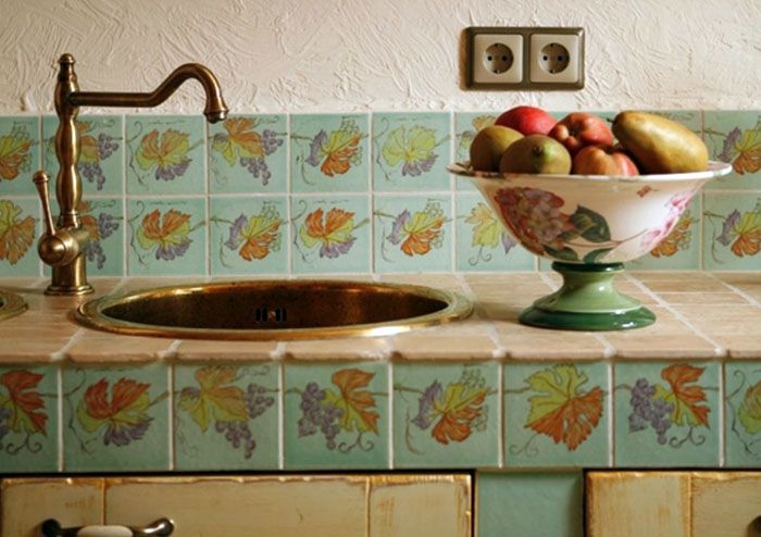 เพื่อประหยัดเงินคุณสามารถทำกระเบื้องสองแถวใช้ปูนฉาบตกแต่งด้านบน