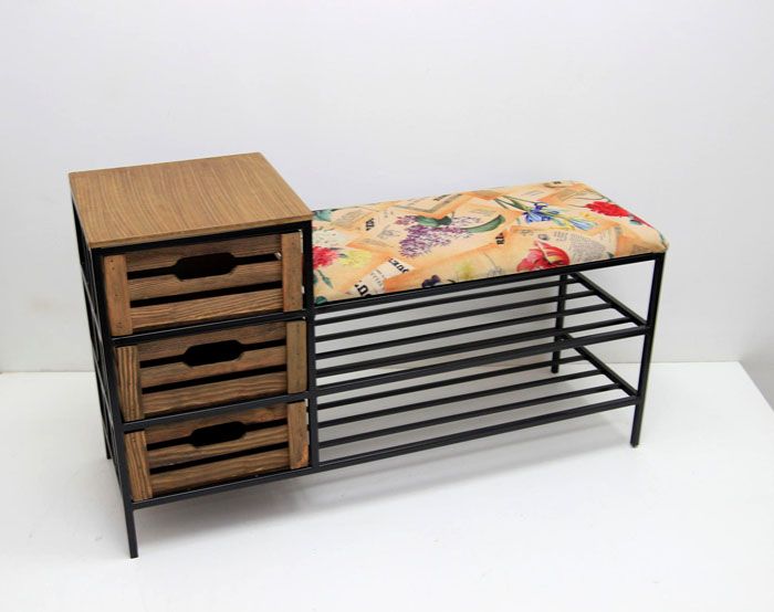 Ahşap kutuların ve metalin kombinasyonu birçok koridoru yüceltecek