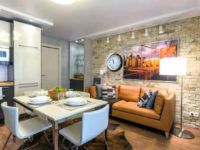 Canapeaua dreaptă se potrivește oriunde