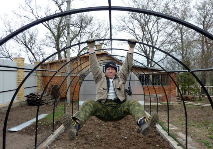 A good example of the strength of bolted connections