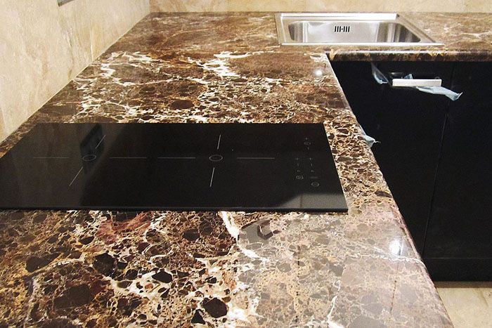 Такъв мрамор е издръжлив и много издръжлив